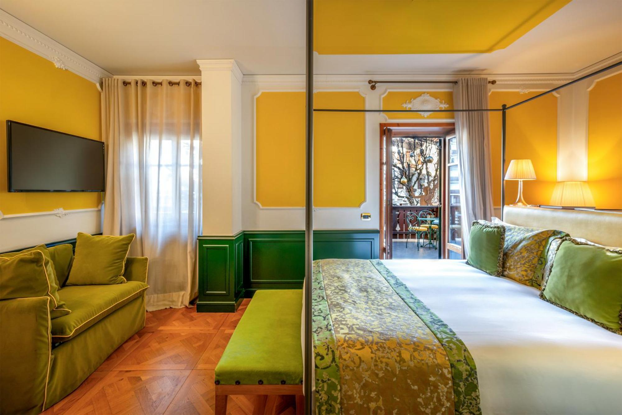 Ambra Cortina Luxury&fashion Hotel